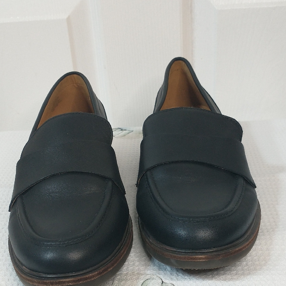 Crown Vintage "Lornita" Elegant Black Leather Loafers Ladies Size 9.5. EUC - Picture 2 of 8